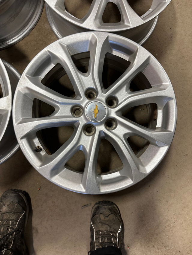 4 mags Chevrolet 17 pouces 5x114.3 en bon état  dans Pneus et jantes  à Lévis - Image 2