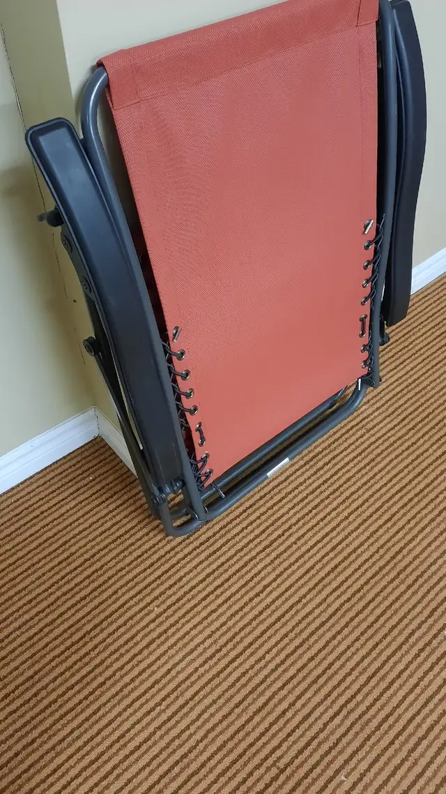 Patio Lounge folding recliner  chair in Patio & Garden Furniture in Mississauga / Peel Region - Image 4