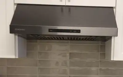 Samsung Rangehood - under the cabinet - almost new in excellent, View more