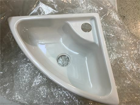 White Plastic Triangular Corner Bathroom Sink (11" x 11") - NEW in Bathwares in City of Toronto