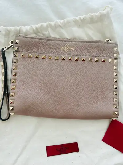 Selling my Valentino clutch !! Used it once .. only serious buyer please