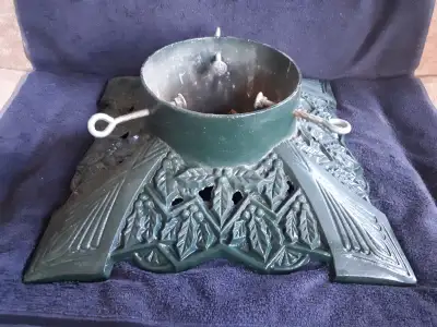 Vintage cast iron Christmas tree stand in great shape. Approximately 15" x 15". Heavy enough for lar...