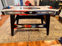 Powered Air hockey table