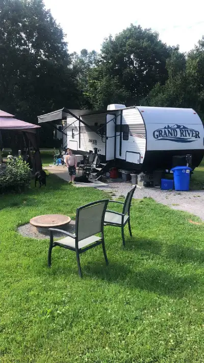 Option to take over financing of trailer. Modern design and look, Quad bunk (2 double binks and 2 si...