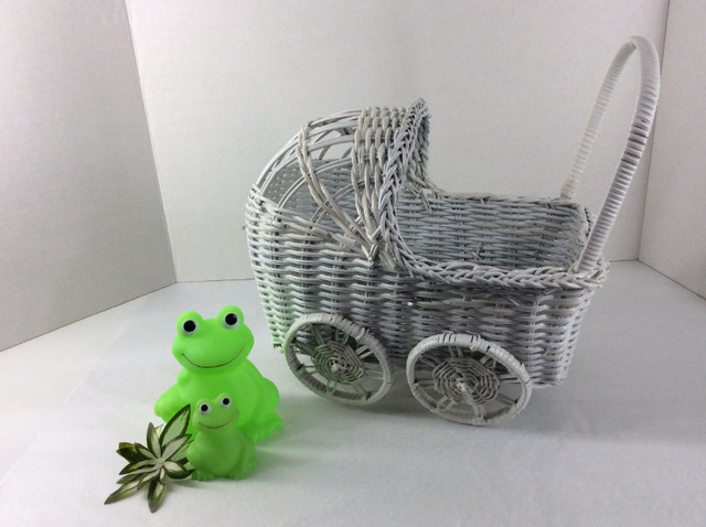 Vintage Style Mini Wicker Baby Carriage in Home Décor & Accents in Oshawa / Durham Region - Image 2