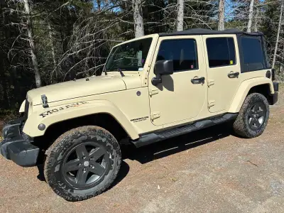 Je vends mon Jeep Wrangler Unlimited 2011 de couleur sable avec 179 000 km au compteur. Ce véhicule...