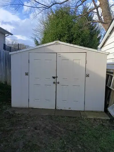 Royal Shed 8x10 in very good condition. I bought it brand new 20 years ago. Super quality double sid...