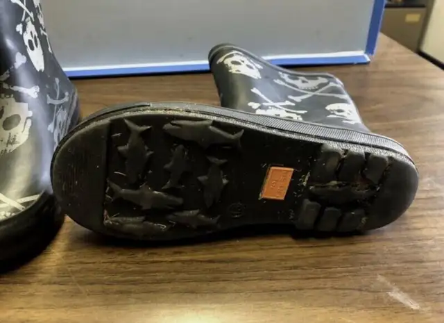 Rubber Rain Boots Boys Size 13 in Kids & Youth in Bedford - Image 4