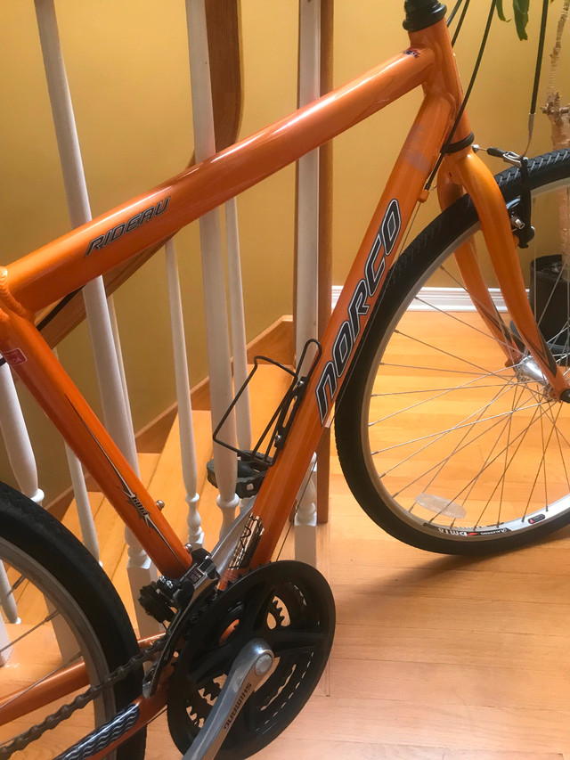 Vélo hybride Norco Rideau aluminium, comme neuf, léger dans Randonnée, ville et hybrides  à Ville de Montréal - Image 3