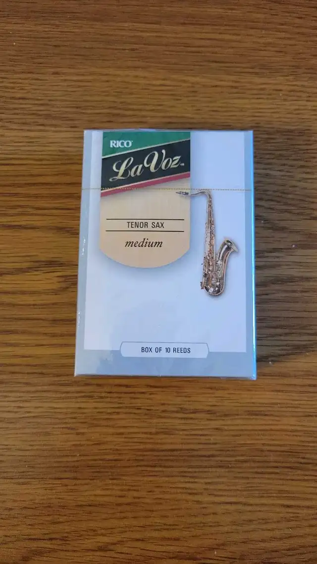 La Voz Tenor Sax Reeds - Strength Medium Sealed Box of 10 in Woodwind in Edmonton - Image 2