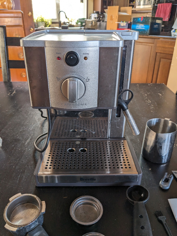Breville Cafe Roma Espresso Machine in Coffee Makers in Edmonton - Image 2
