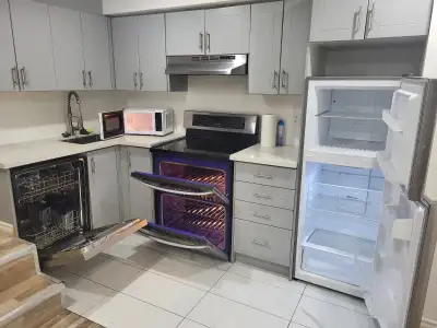 2 Bed/Park Legal Walkout Basement - From July 1st
