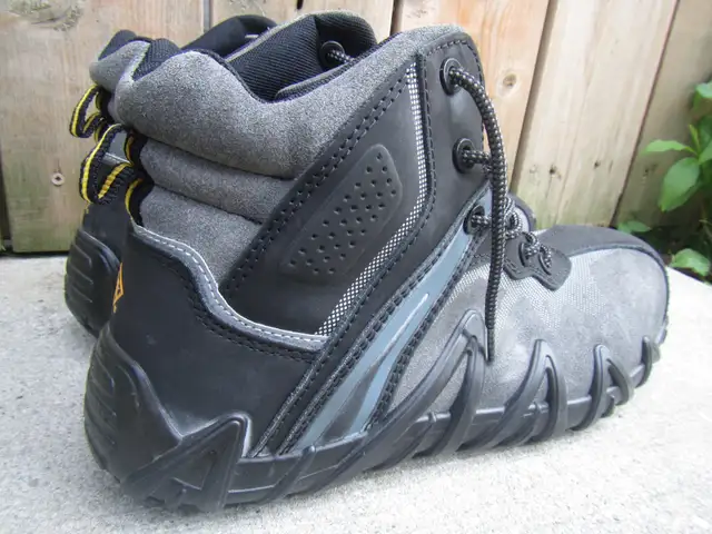Size 11 Terra Venom Mid TR Work Boots in Men's Shoes in City of Toronto - Image 6
