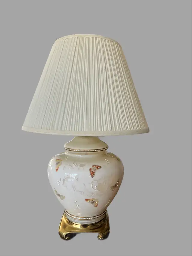 VTG Butterfly Lamp Brass Base in Indoor Lighting & Fans in Mississauga / Peel Region - Image 3