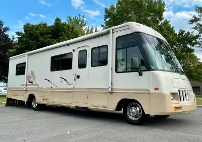 Motorisé 1995 Chevrolet Winnebago Adventurer 32 Pieds Propre avec moteur V8 Chevrolet (GM) 454. En e...