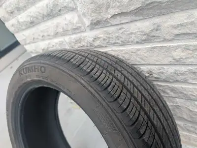 225-45-R17 Kumho, 4 tire in excellent condition,