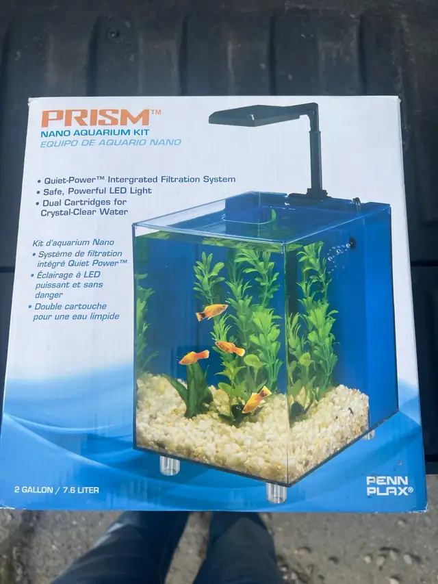 2 Gallon Nano LED Desktop Aquarium Kit in Fish for Rehoming in Calgary - Image 3