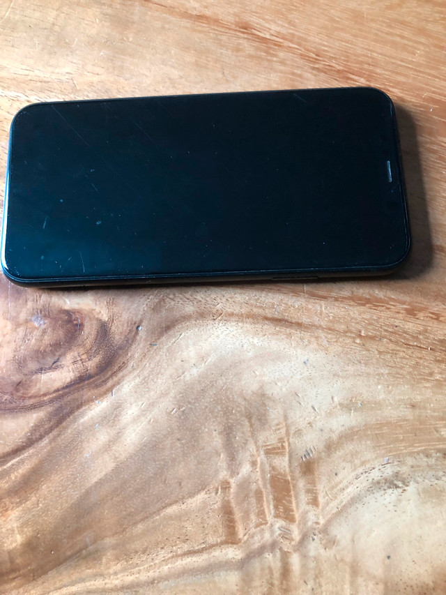iPhone XR dans Appareils électroniques  à Longueuil/Rive Sud - Image 2