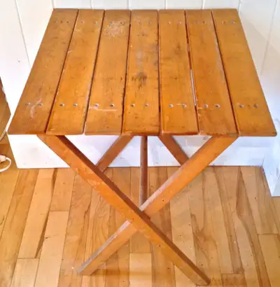 Antiquité. Collection. Table d'appoint en bois. Pliante, View more