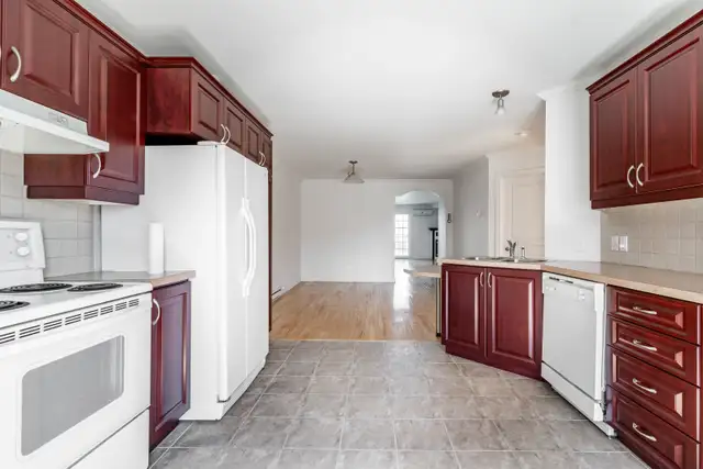Candiac Spectaculaire!! Condo 4 1/2. Lumineaux 1874 Pies carres. in Condos for Sale in Longueuil / South Shore - Image 9