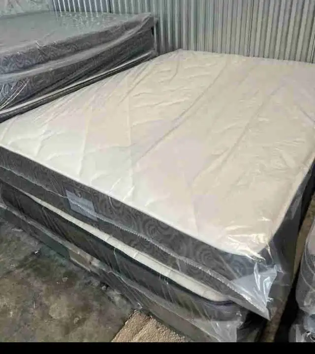 matelas avaliabe in Beds & Mattresses in City of Montréal - Image 2