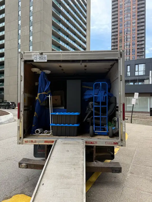 Moving-Movers460680609955860483