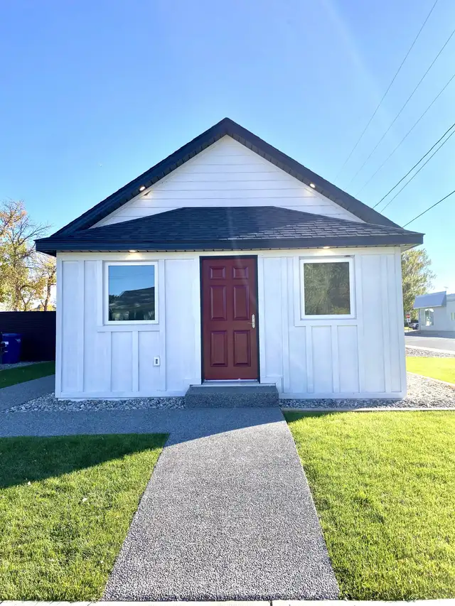 Airbnb in Fort MacLeod (entire house) in Alberta in Canada - Image 2