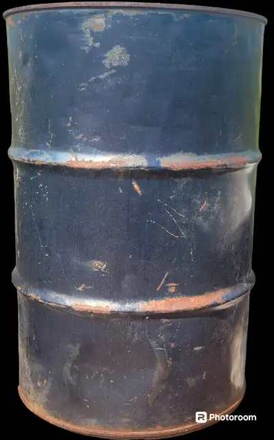 Metal barrel I'll try to get $20 but if nobody pays me I'll give it away. I think it's totally empty...