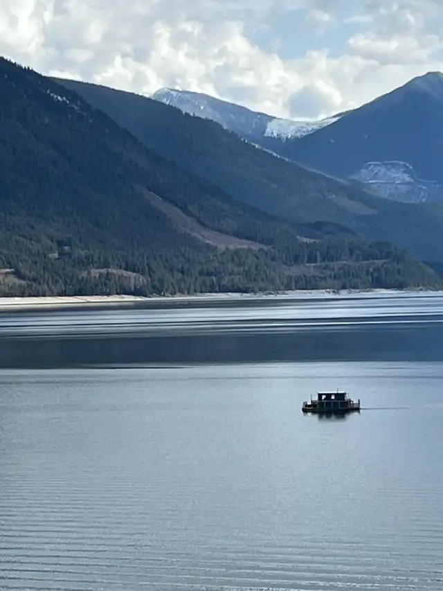 RV camper rental in British Columbia in Canada - Image 2