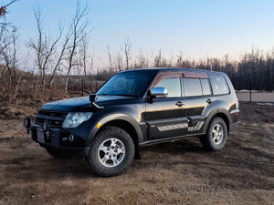 2007 Mitsubishi Montero ZR-S 5 Speed Manual Transmission 