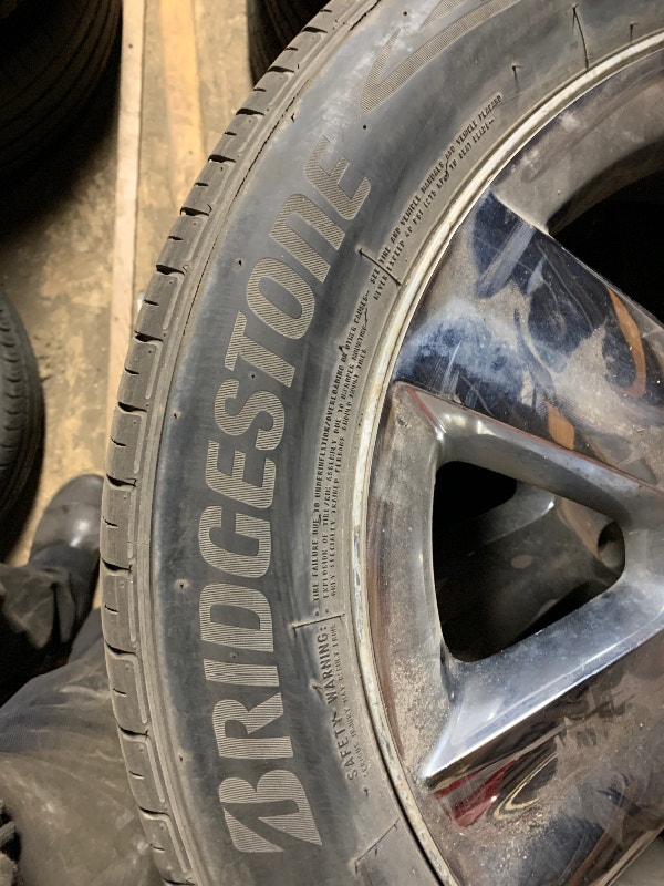 Used 2 x 235/55R19, 2 x 225/60R17, 2 x 215/55R16 Tires & Rims