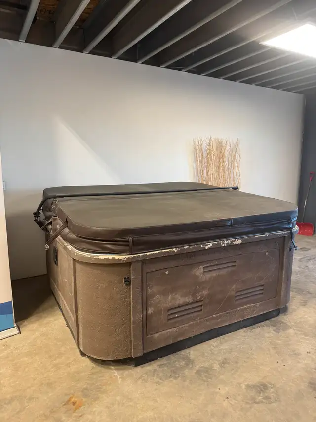 refurbished coast spa in Hot Tubs & Pools in Red Deer - Image 3