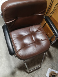 Hair salon chair and table stand great condition
