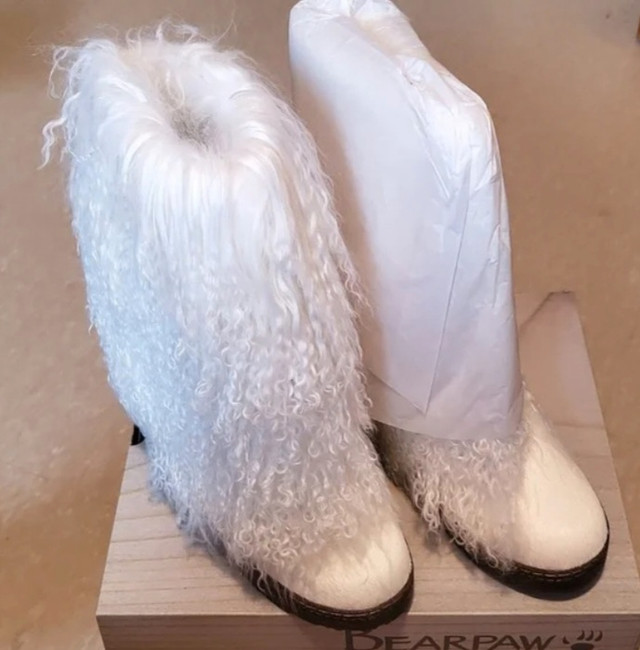 NEW! Bearpaw Boetis Boots sz 9 in Women's - Shoes in Grande Prairie - Image 2