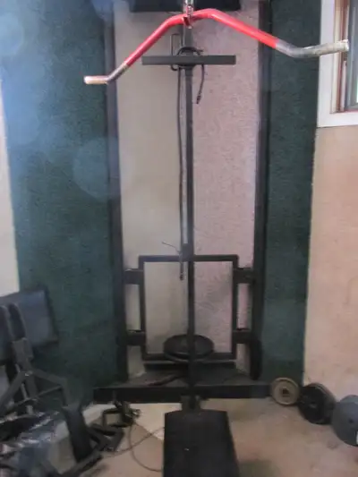 850 lbs of free weights 4/50lb, 8/25lb, 6/20lb, 14/10lb, 12/7.5lb, 14/5lb, 12/2.5lb 2 bar bells with...