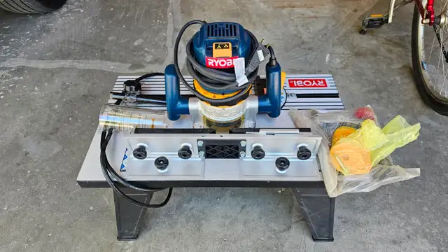 1 1/2 HP Ryobi router and matching table in Power Tools in Regina - Image 3