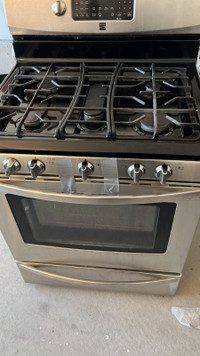 excellent condition gas cooking range with4 burners and oven