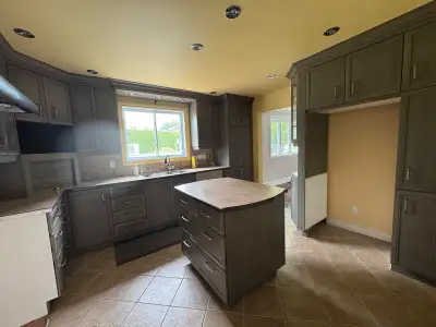 Armoires de cuisine à vendre - Kitchen cabinets for sale!, View more