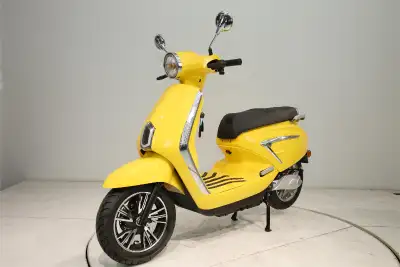 DEMO SCOOTER, MOPED lower floor easy hop on Excellent driving experience for you the get around shor...