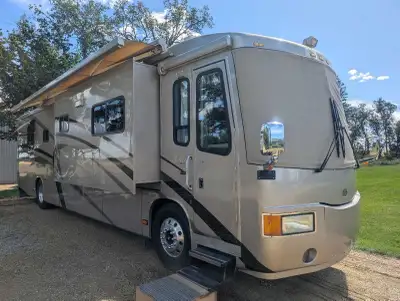Luxury 500 Horse Power Motorhome - Very clean and well maintained 2003 Spartan Travel Supreme Select...