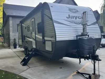 I'm selling my 2021 Jayco 267BHS travel trailer, a comfortable and convenient home on wheels for you...