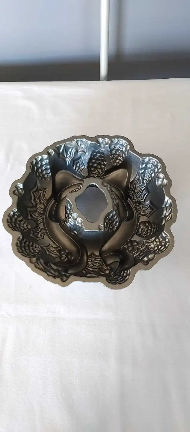 Nordic Ware Holiday Wreath Pan. in Kitchen & Dining Wares in Calgary - Image 2