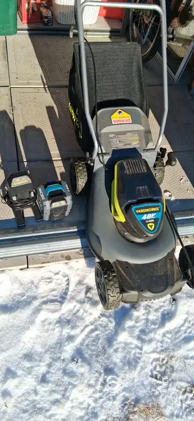 Tondeuse Yardworks 49VoltMax Li-Ion, View more