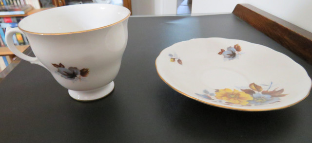 Royal Vale teacup and  saucer #8328 in Arts & Collectibles in Prince Albert - Image 3