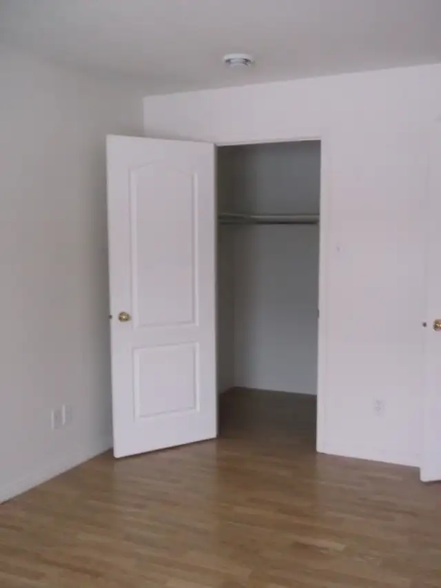 LARGE 5 1/2 FOR RENT IN FLEURIMONT63860084835331123