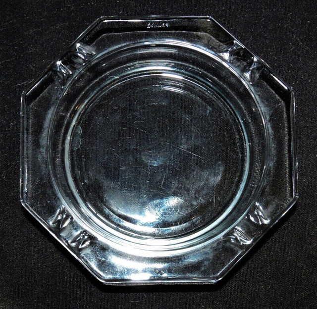 Vintage, (1950's), Clear Octagonal Glass Ashtray in Arts & Collectibles in Ottawa