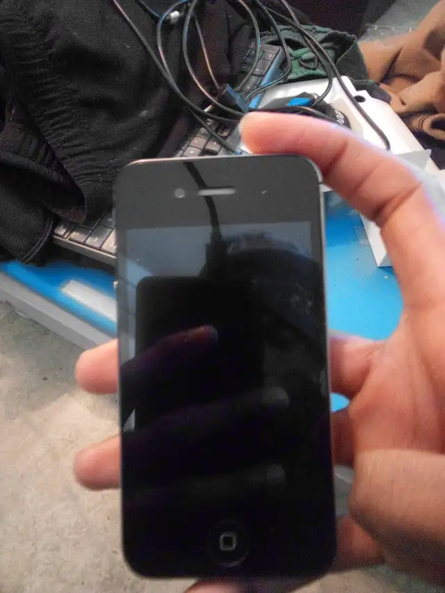 Iphone A1367 in Cell Phones in Ottawa - Image 2