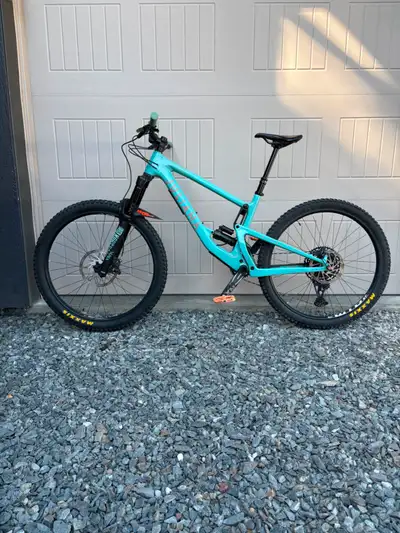 2019 Santa Cruz Julianna Roubion C Medium R build 160/150 full suspension 27.5 wheels (tubeless) Dro...