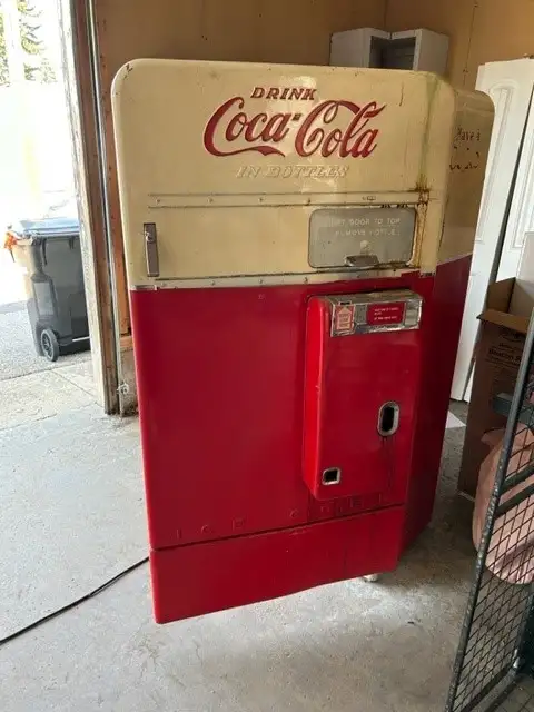 Vintage Coca-cola Vending Machine62865712526593125