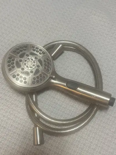 Upgrade your shower experience with this used Delta shower head, featuring multiple spray settings f...